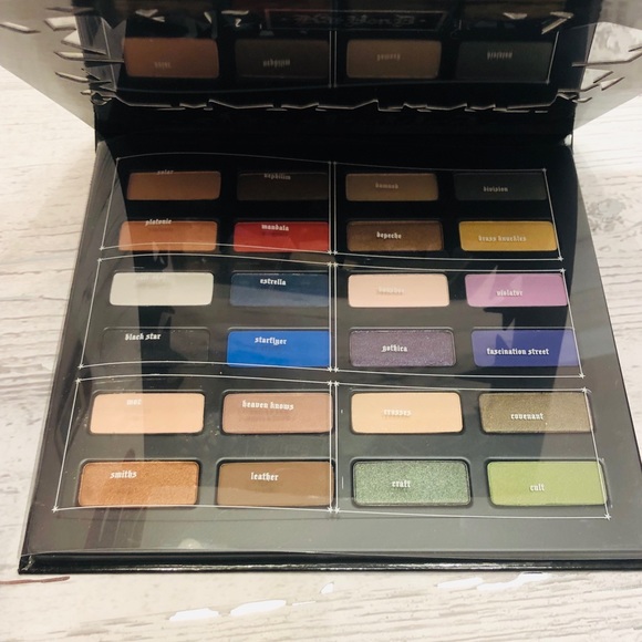 SOLD Kat Von D Star Studded Eyeshadow Book - Picture 4 of 7
